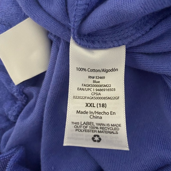 Free Assembly Two Piece Set - Picture 4 of 13